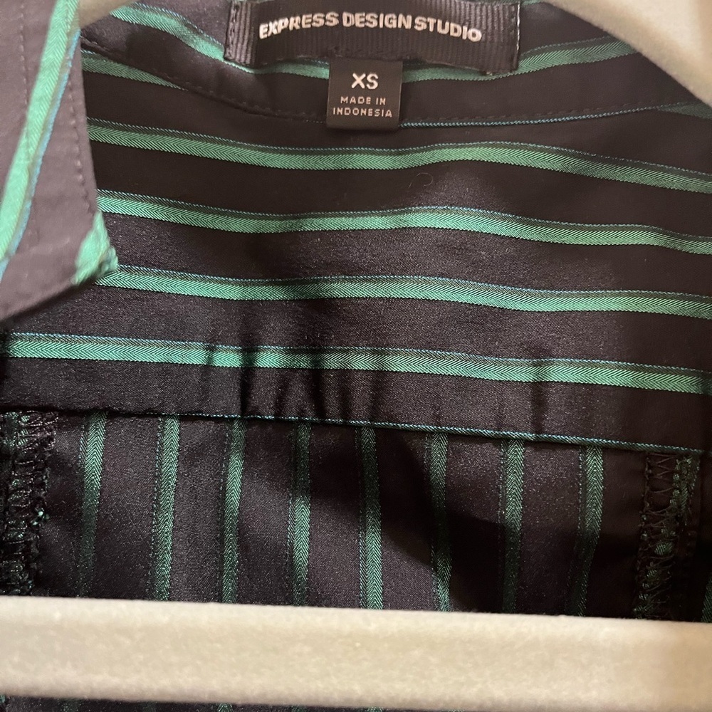 Express Design Studio Blouse - Picture 3 of 4